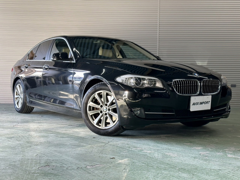 BMW 5シリーズ 523i ﾊｲﾗｲﾝPKG ﾍﾞｰｼﾞｭ革 ｼｰﾄﾋｰﾀｰ 純正ﾅﾋﾞ地ﾃﾞｼﾞ Bｶﾒﾗ＆PDC ｺﾝﾌｫｰﾄA ﾊﾞｲｷｾﾉﾝHL 純正17ｲﾝﾁAW 禁煙 1ｵｰﾅｰ