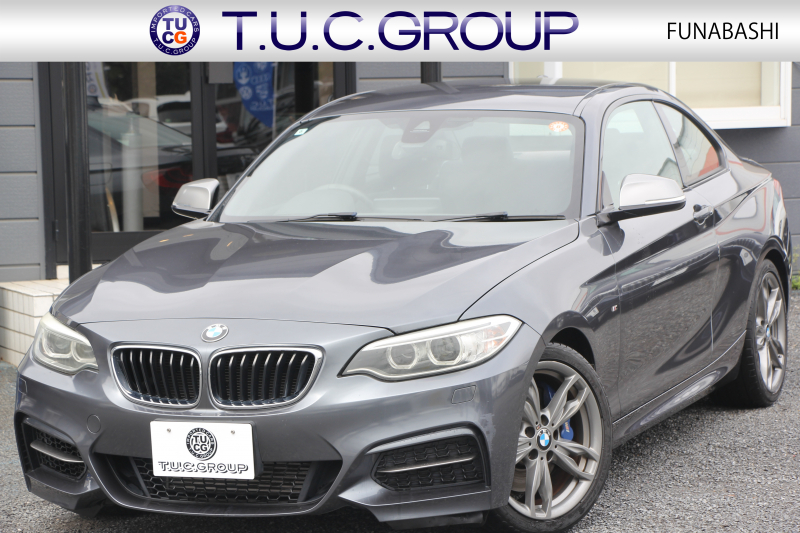 BMW 2シリーズ M235i ｸｰﾍﾟ直6ﾀｰﾎﾞ326馬力 ｱﾀﾞﾌﾟﾃｨﾌﾞMｻｽ 専用ﾌﾞﾚｰｷ ﾊｰﾏﾝｶｰﾄﾞﾝ Bｶﾒﾗ&ﾘｱ障害物ｿﾅｰ 衝突軽減ﾌﾞﾚｰｷ 車線逸脱警告 歩行者警告 ﾌﾞﾚｰｷ付ｸﾙｺﾝ 左右独立ｵｰﾄｴｱｺﾝ HDDﾅﾋﾞBluetooth接続 18AW ﾊﾟﾄﾞﾙｼﾌﾄ 2年保証