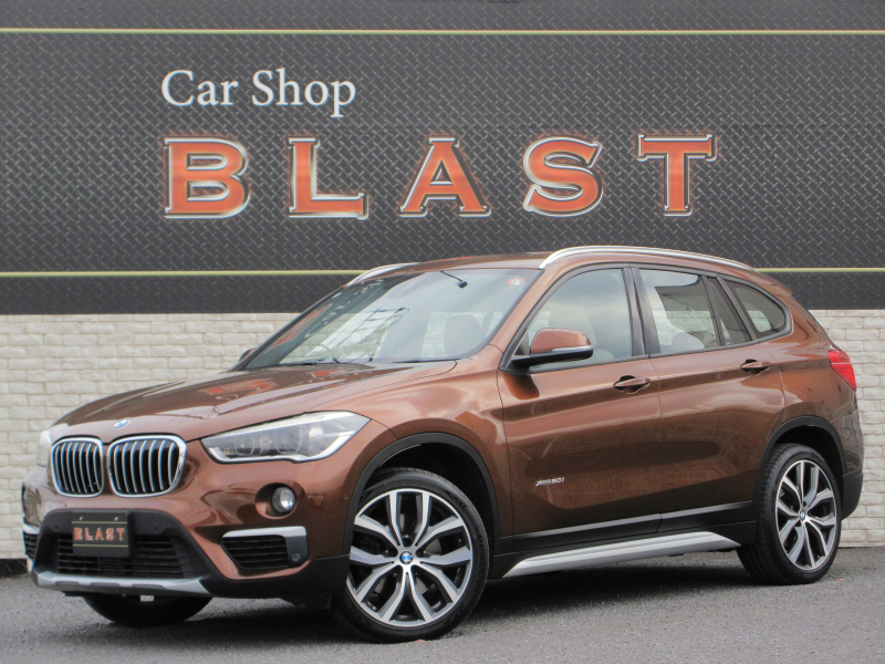 BMW X1 xDrive　20i　xライン