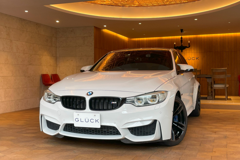 BMW Mシリーズ M3 セダン M DCT ドライブロジック　カーボンルーフ コンフォートアクセス 19インチAW ブラックキドニーグリル