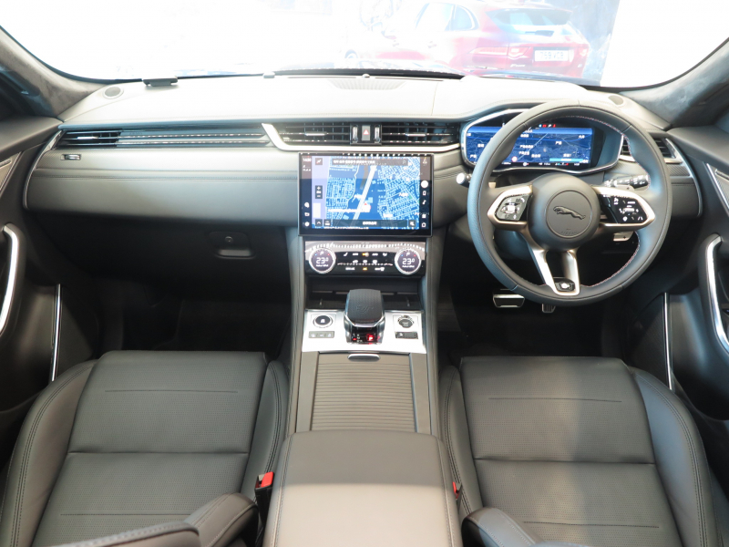 ジャガー F-PACE SVRエディション1988 550ps 4WD 1オーナー 日本